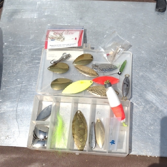 Fishing Lure Set with Box - Picture 1 of 4